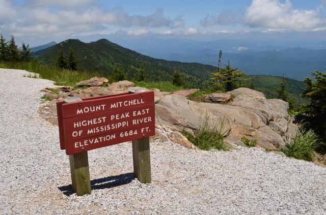 DEFEAT THE HEAT WITH THESE 5 N.C. MOUNTAIN HIKES